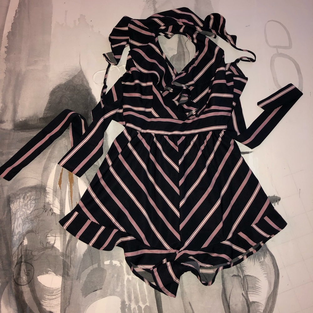 FASHION NOVA RUFFLE ROMPER - Picture 3 of 4